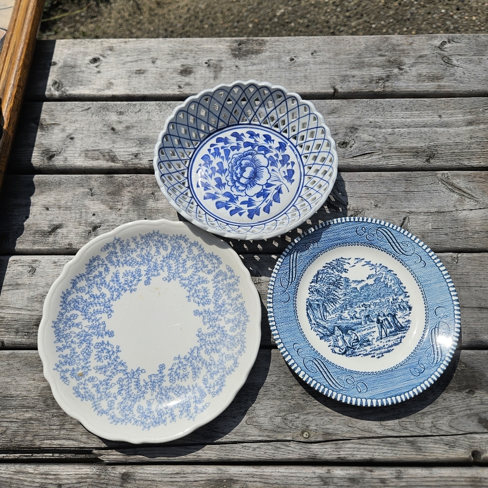 Vintage plats and bowl